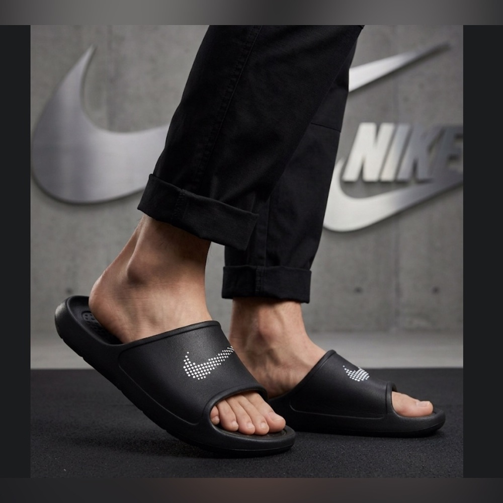 Authentic Nike signature designer men’s sandals sz 13